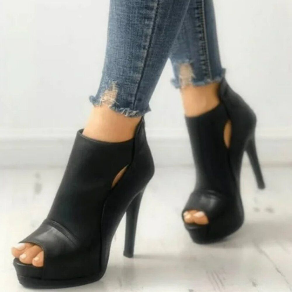 Tinstree Elegant Black Peep-Toe Heeled Ankle boots booties  Sz 8 NWOT